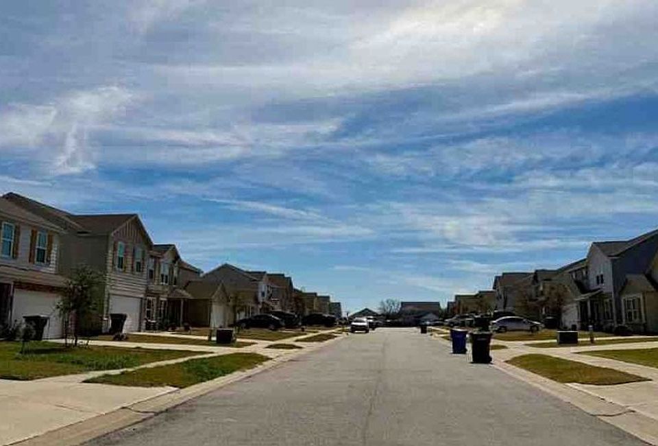 Exterior Neighborhood (street photo)