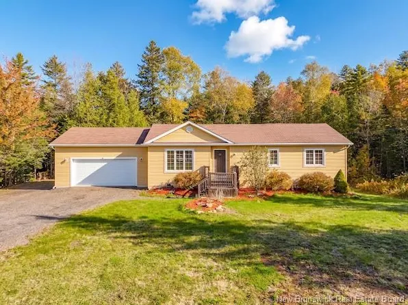 82 Alden Ave, Saint Marys, NB E3A 8T1