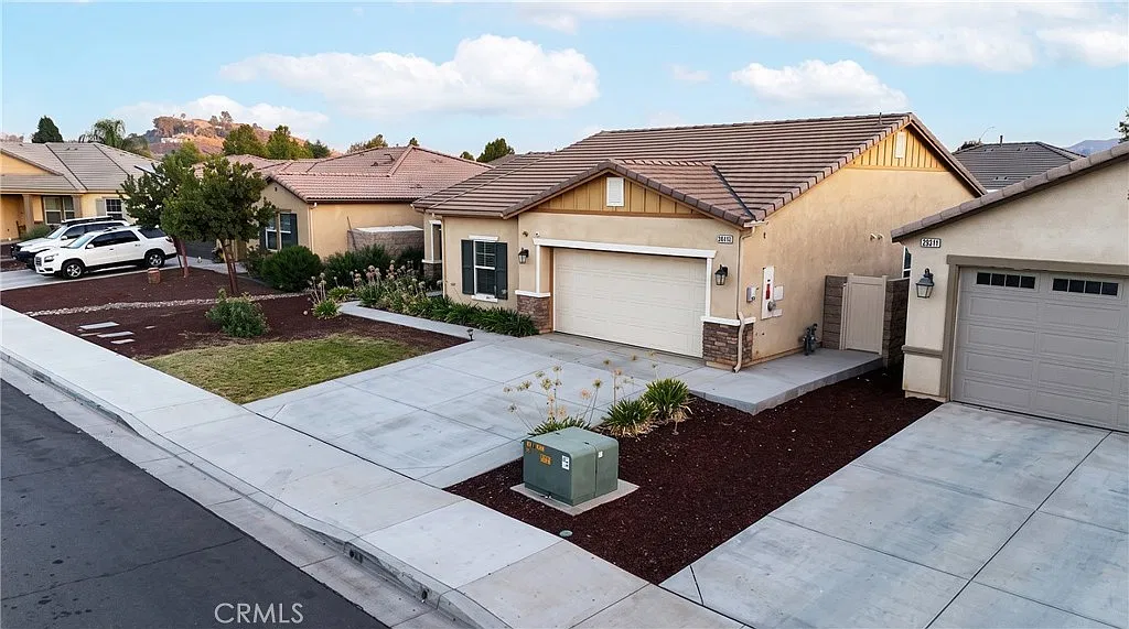 4 bed, 1575 sqft, $3,475 — Photo 2