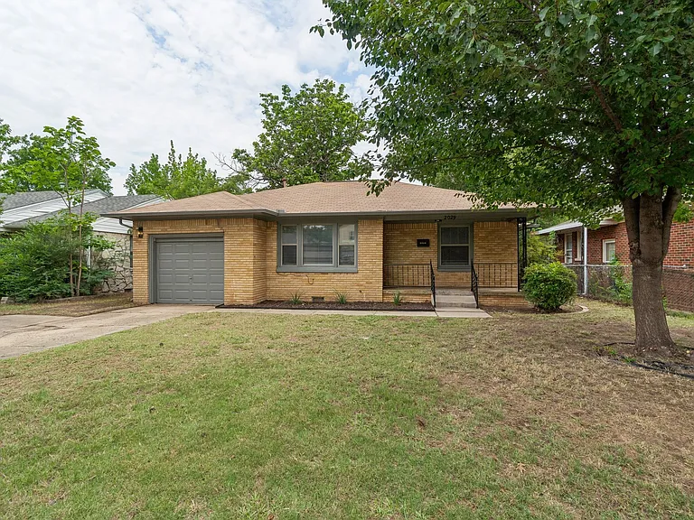 2029 Andover Ct — Photo 2