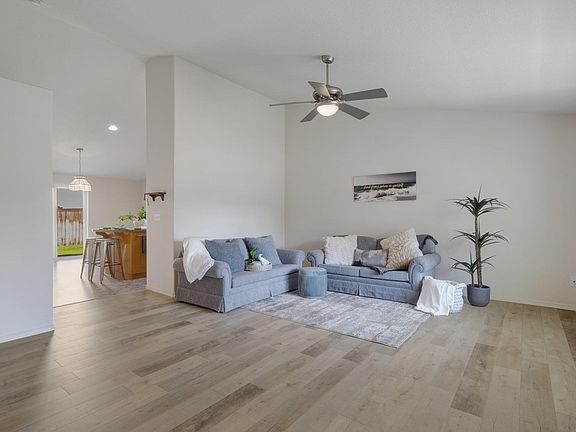 4th image of 6116 Leicester Ln