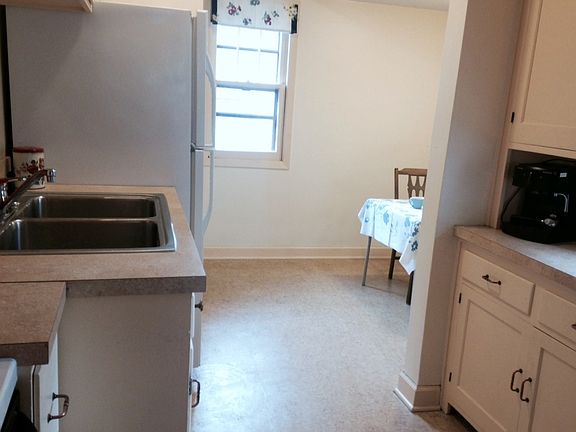 5th image of 3335 Buchanan St NE