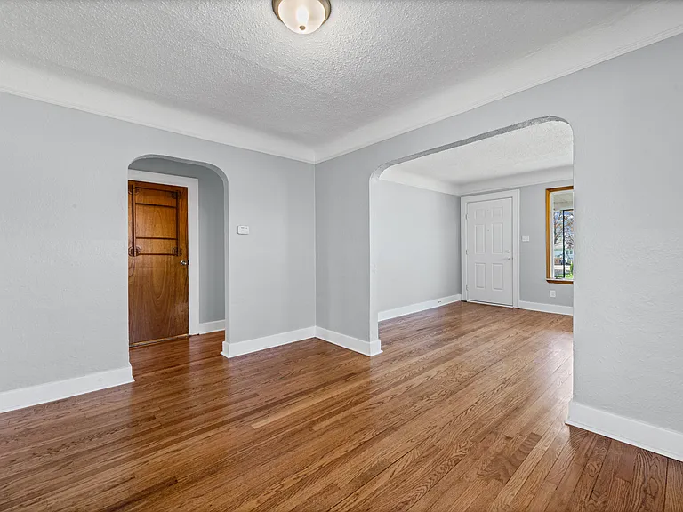 922 Mayflower Ave — Photo 14