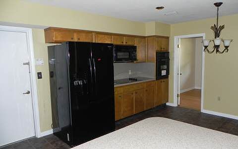 5th image of 1001 Pineview Cir
