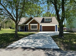920 N 14th St, Leavenworth, KS 66048