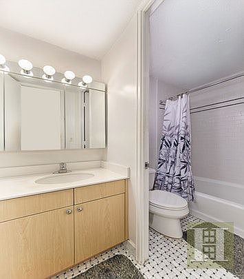 3rd image of 300 E 40th St APT 21J