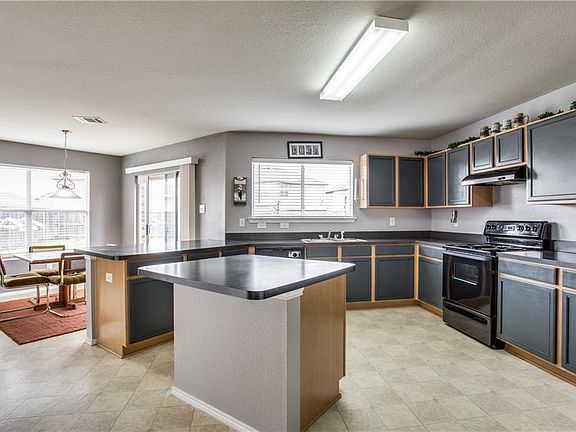 4th image of 2035 Kings Forest Dr
