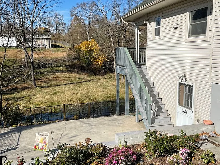 107 E Main St — Photo 9