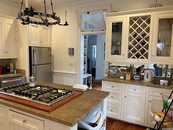 5th image of 30 Warren St