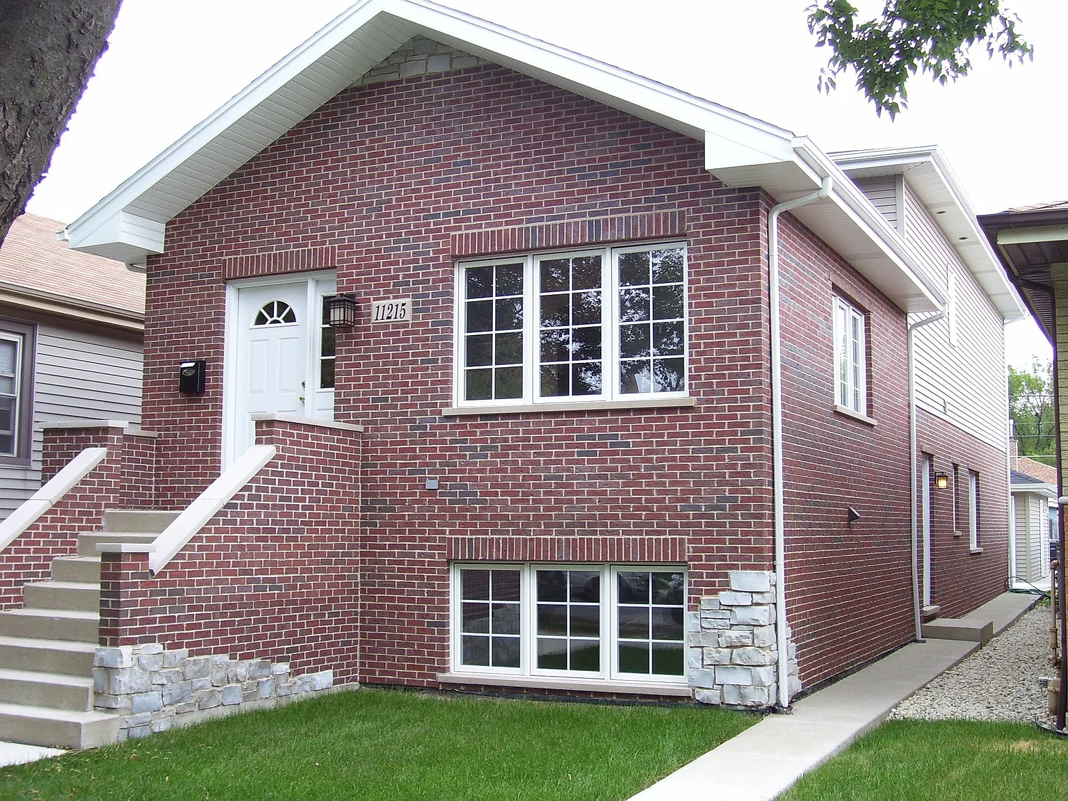 11215 S Trumbull Ave photo 1
