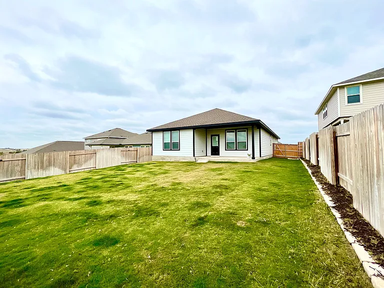 332 McLintock Rd — Photo 17