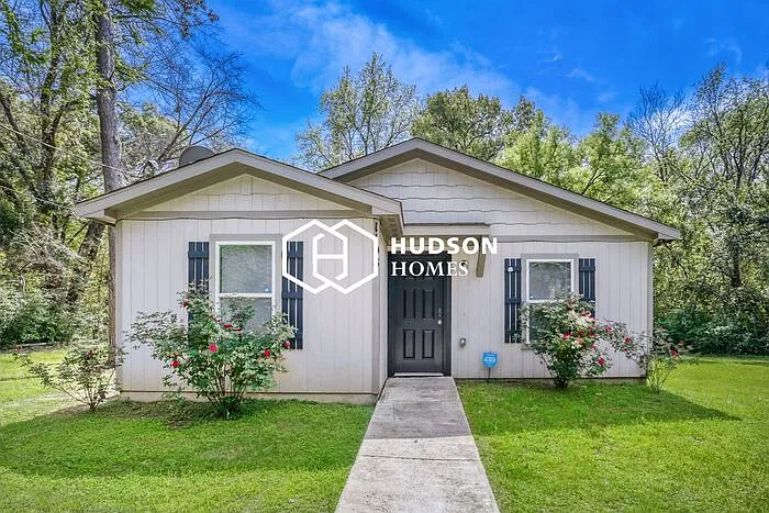 3 bed, 2.0 bath, 1090 sqft, $1,349 — Photo 1