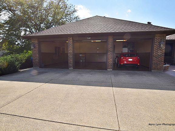 2nd image of 37W461 Heritage Dr