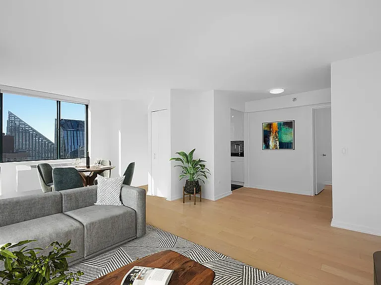 75 W End Ave #C18I — Photo 3