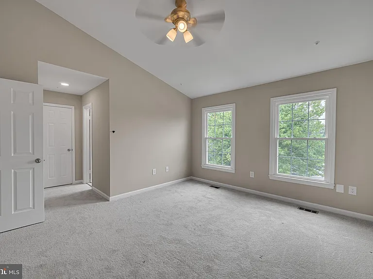 8101 Chelaberry Ct — Photo 18
