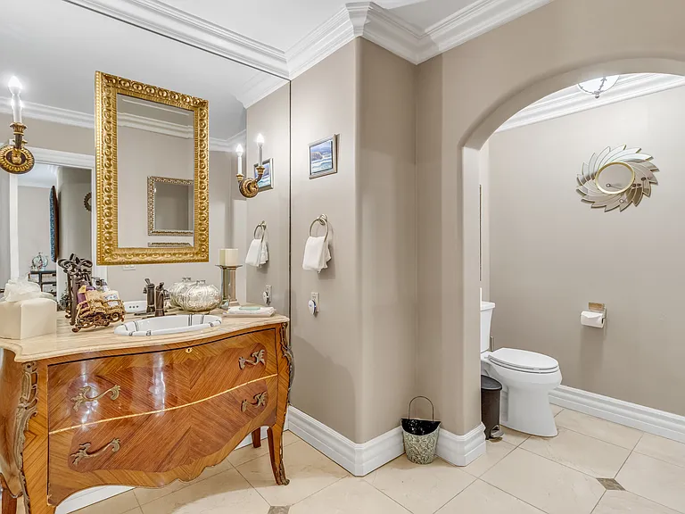 410 Blumont St — Photo 119