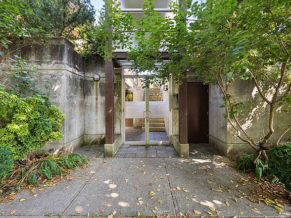 5th image of 2389 Charles St #13