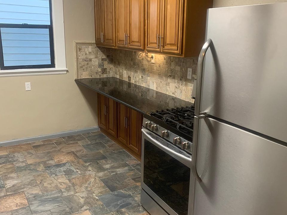 Kitchen/ Dining Area