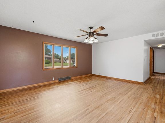 4th image of 303 E 4th Ave
