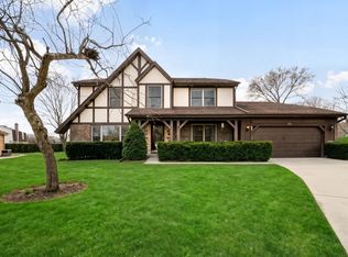 1341 Trinity Pl, Libertyville, IL 60048