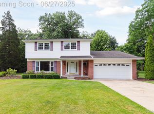8327 Burning Bush Rd, Grosse Ile, MI 48138