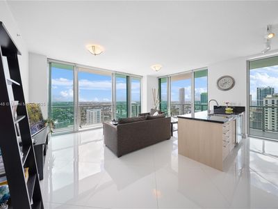 79 SW 12th St PENTHOUSE 3812S, Miami, FL, 33130