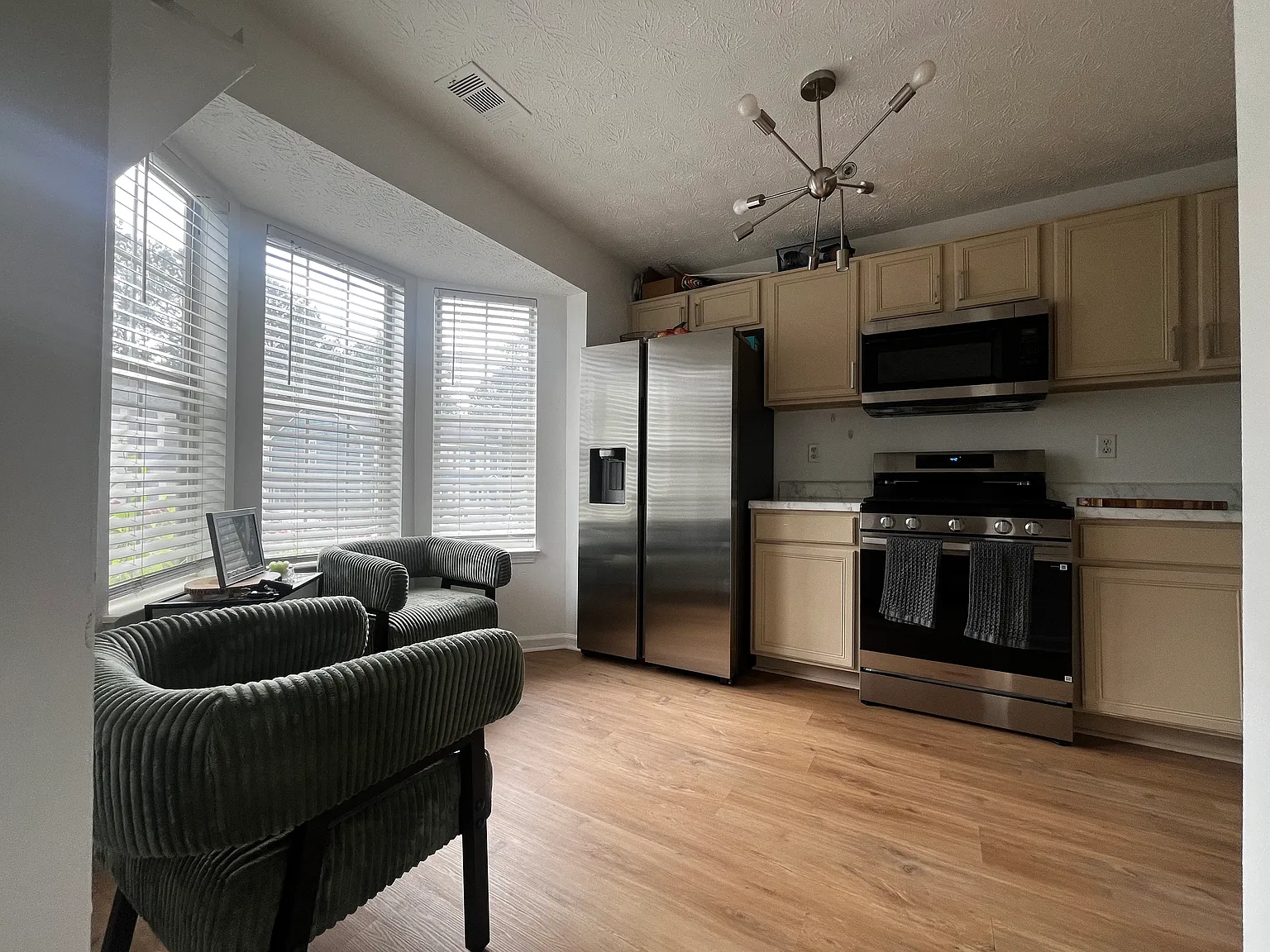 2 bed, 1160 sqft, $1,700 — Photo 1