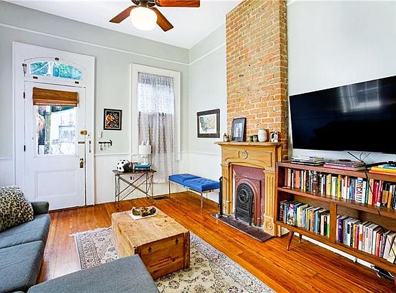 4th image of 3411 Burgundy St
