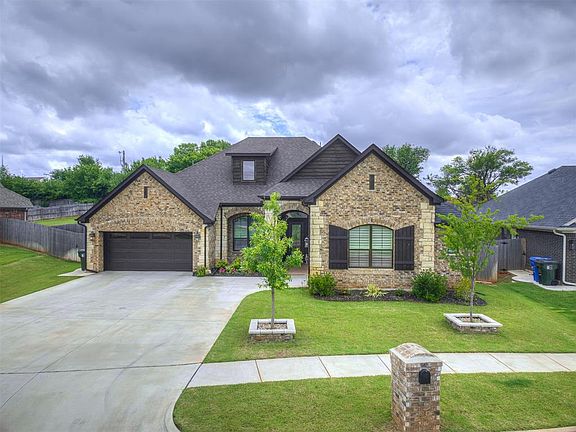 2nd image of 210 Bulverde Dr