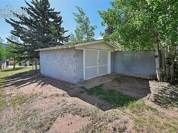 4th image of 924 Spruce Haven Dr