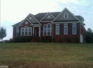 8601 Yvonne Ct, Oak Ridge, NC 27310