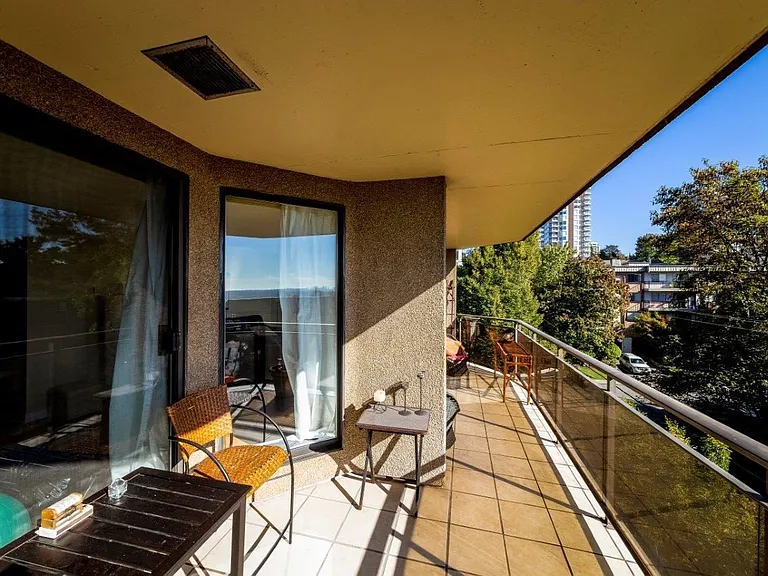 444 Lonsdale Ave — Photo 9
