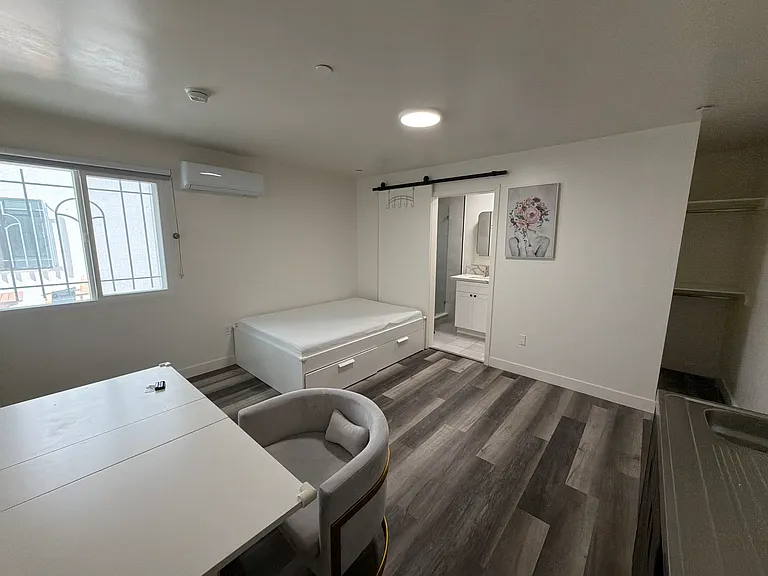 1280 W 37th Pl #B1 — Photo 19
