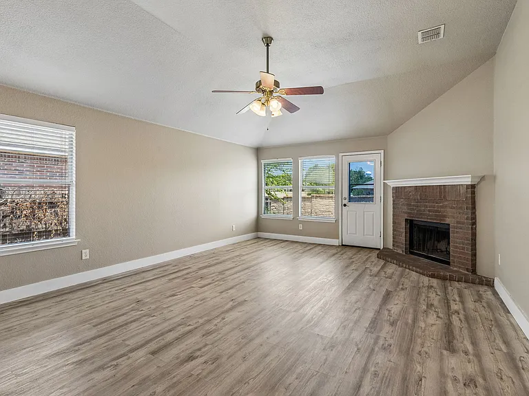 246 Pine Crest Dr — Photo 2