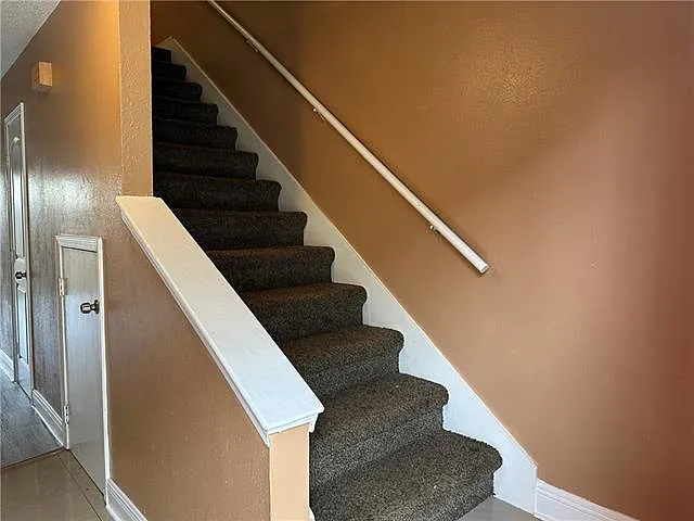 63 Carriage Ln #B — Photo 8