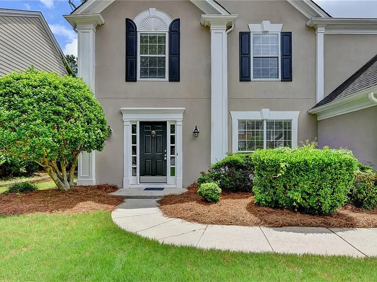340 Waddington Trl — Photo 3
