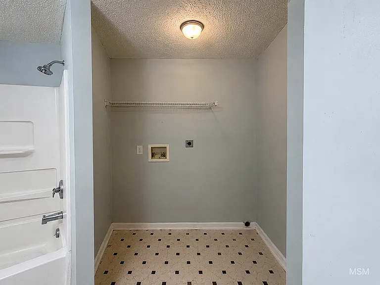 19 Parish Way — Photo 8