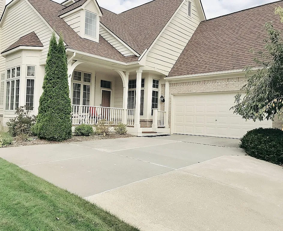 4620 Villa France Dr photo 1