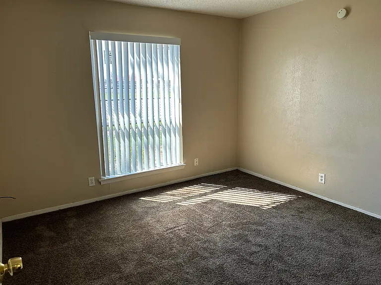 Avalon Meadows Apartments — Photo 10