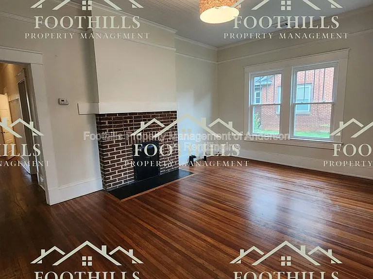 1208 W Whitner St — Photo 2