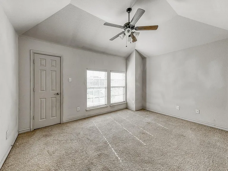 5716 Sleepy Creek Ln — Photo 29