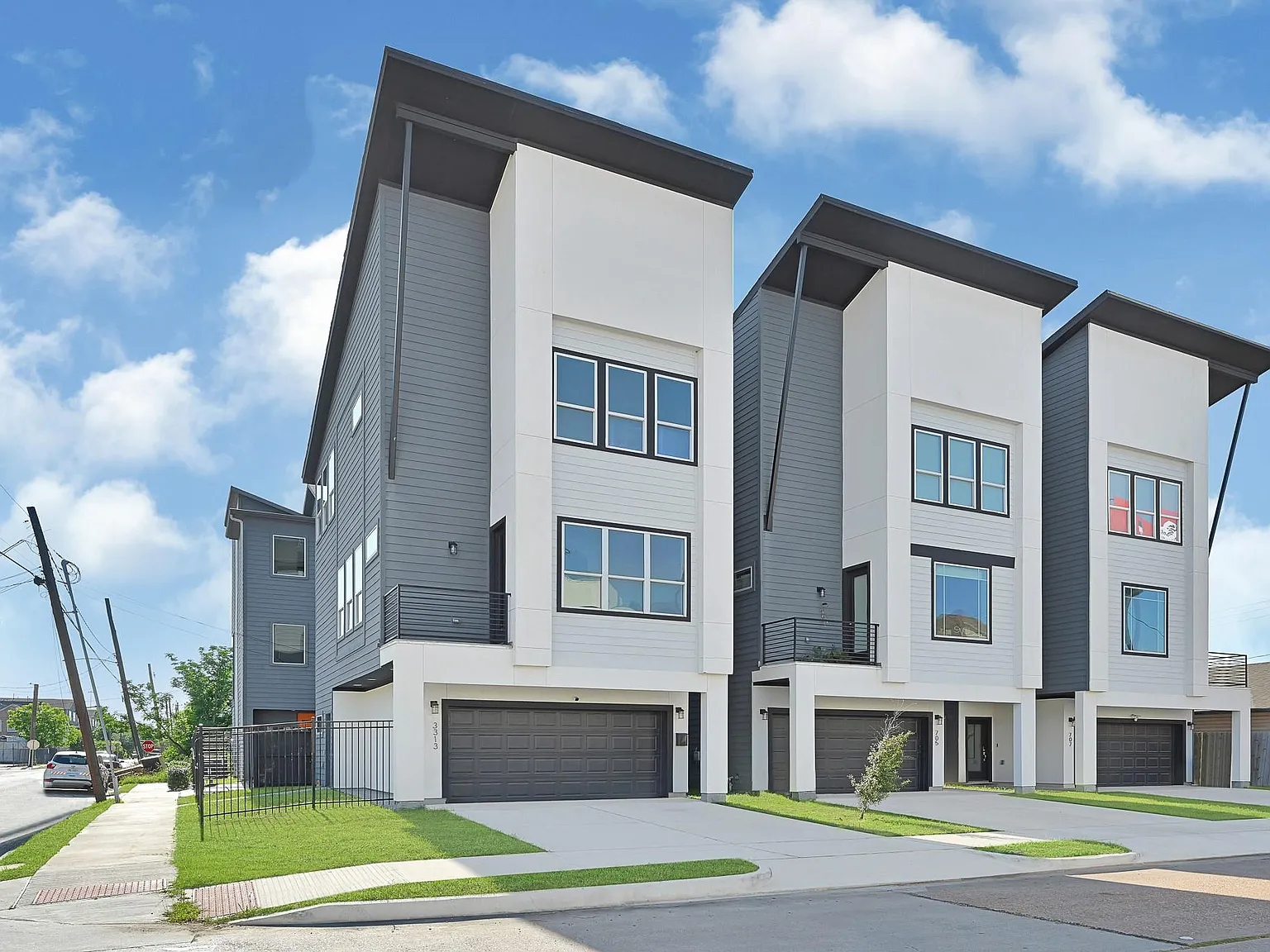 3 bed, 2.5 bath, 1720 sqft, $2,750 — Photo 2