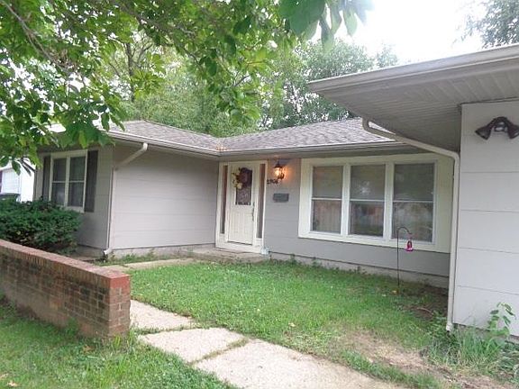 3rd image of 2908 Algonquin Dr