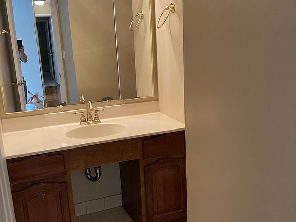 Hallway 1/2 bath