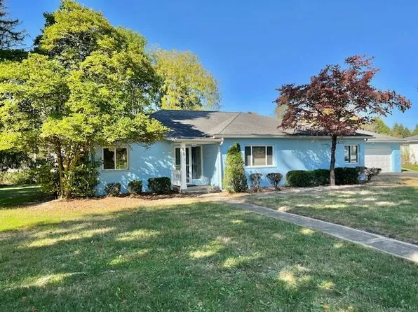 936 W Village Dr, Newark, OH 43055