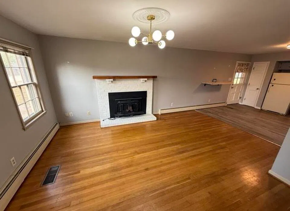 4 bed, 2.5 bath, 2520 sqft, $2,350 — Photo 4