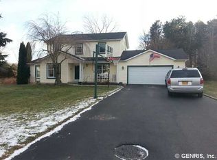 1441 Fieldcrest Dr, Webster, NY 14580