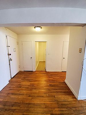 4th image of 5115 Van Kleeck St APT 7N