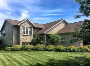 2040 Gary Lee Dr, Kronenwetter, WI 54455