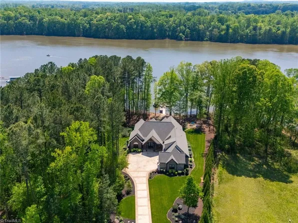 1579 Sunset Pointe Dr, Salisbury, NC 28146